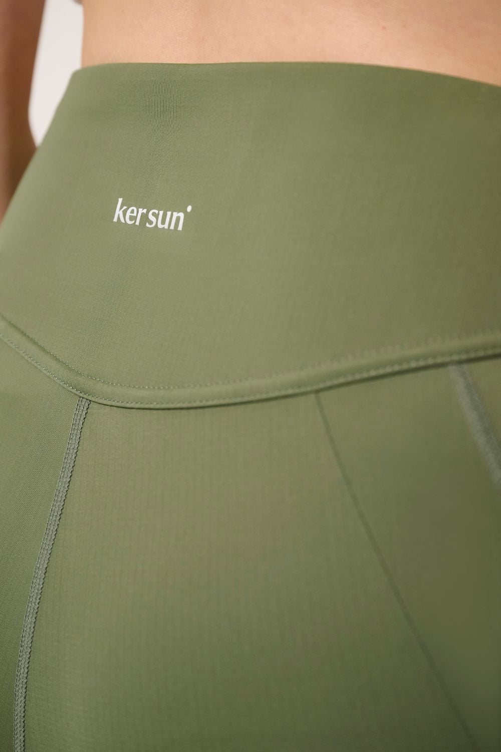 Legging anti-UV - Boston vert olive pour femme, confortable, léger et offrant protection solaire UPF 50+.
