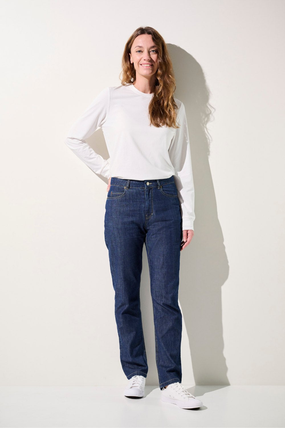 Jean anti-UV Saint-Malo pour femme, élégant et léger, parfait pour des loisirs en bord de mer.