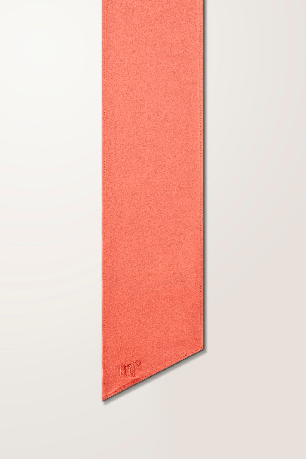 Foulard anti-UV rose foncé pour femme, léger et élégant, conçu pour une protection solaire UPF50+ avec chapeaux Nuvées.