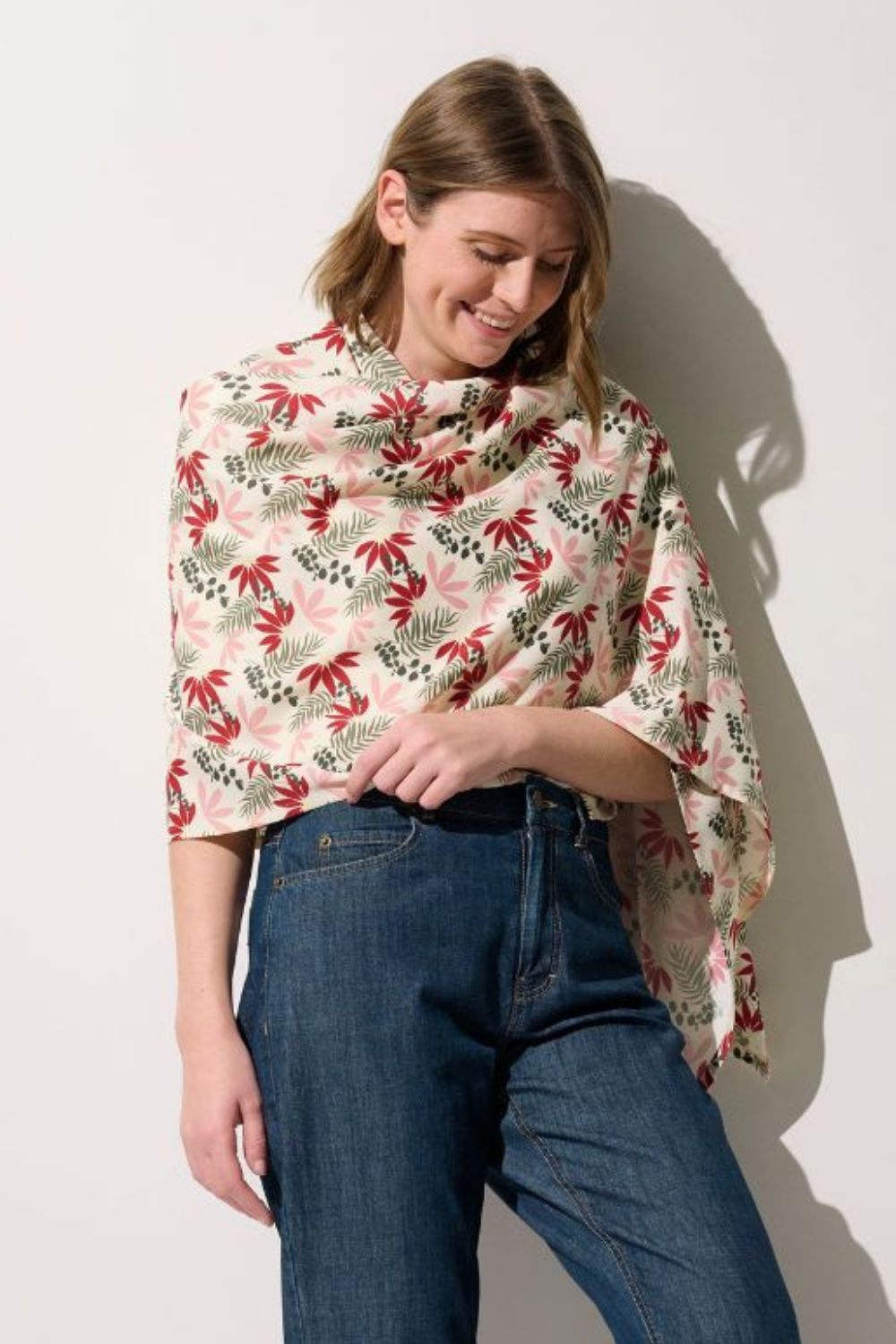 Étole anti-UV - Positano, tissu léger à motifs, style élégant pour femme, protection solaire au quotidien.