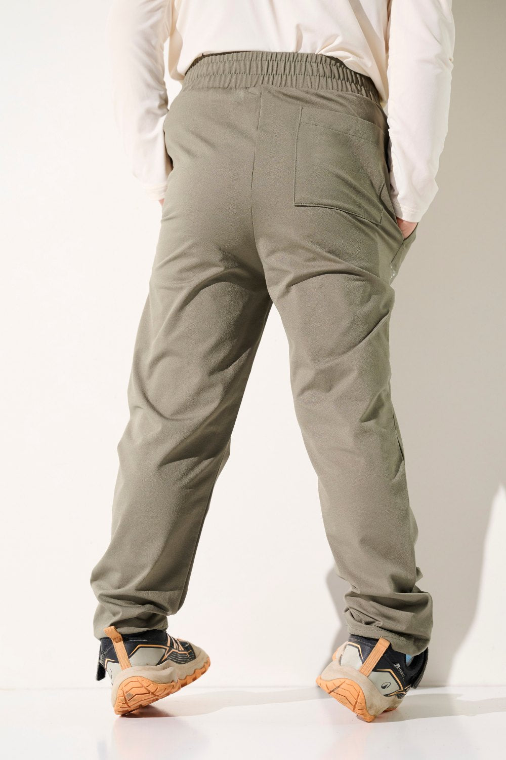 Pantalon anti-UV - Oasis, type cargo, léger et confortable, parfait pour les enfants, coloris kaki.