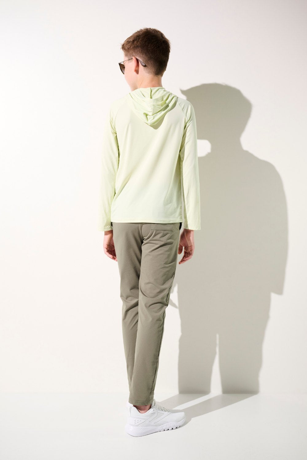 T-shirt anti-UV à capuche - Oasis, léger, couleur vert pâle, adapté aux garçons pour protection solaire, UPF 50+.