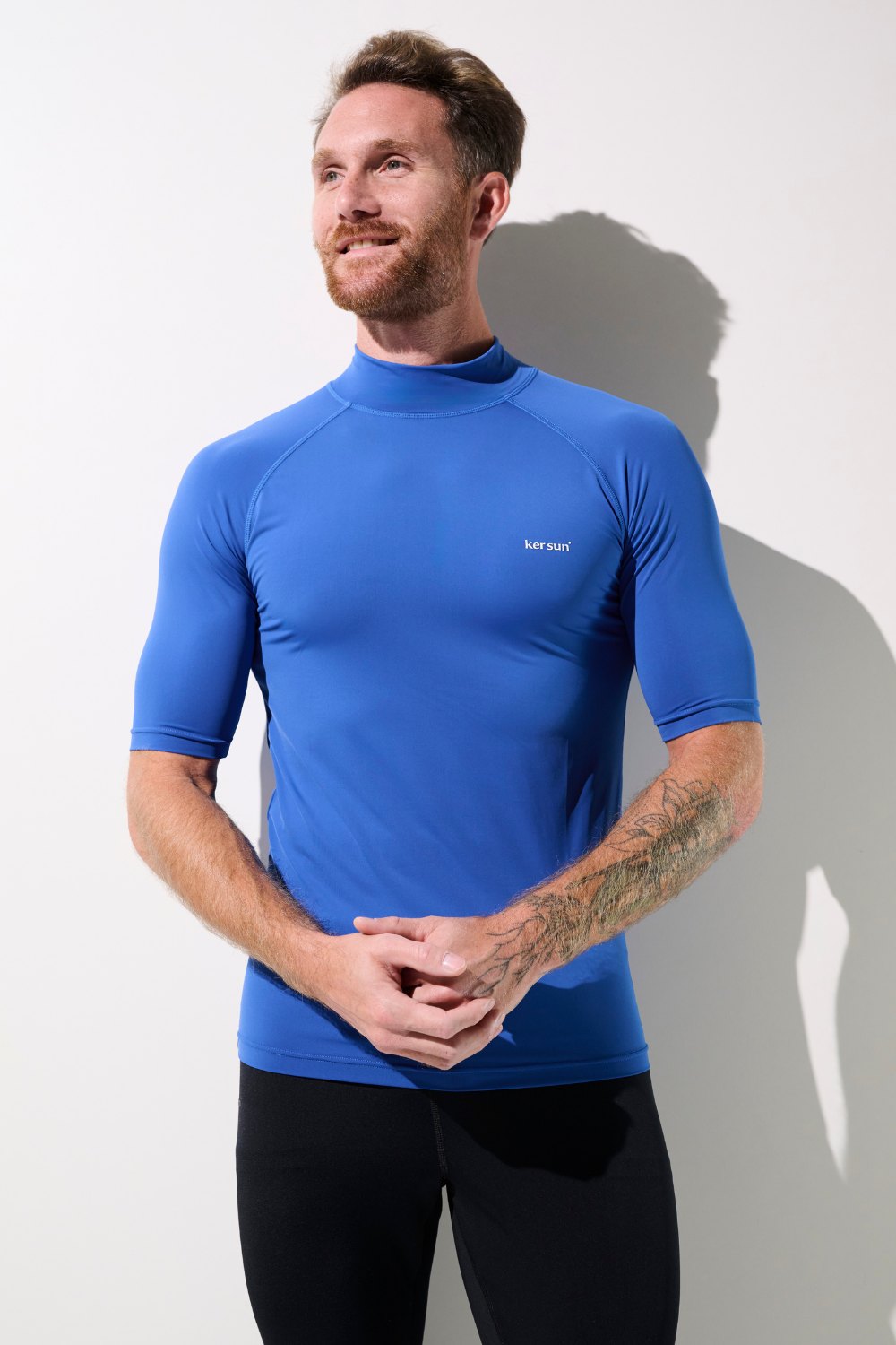 T-shirt de bain anti-UV - Malibu, bleu, homme, UPF 50+, coupe ajustée pour sports aquatiques et protection solaire.