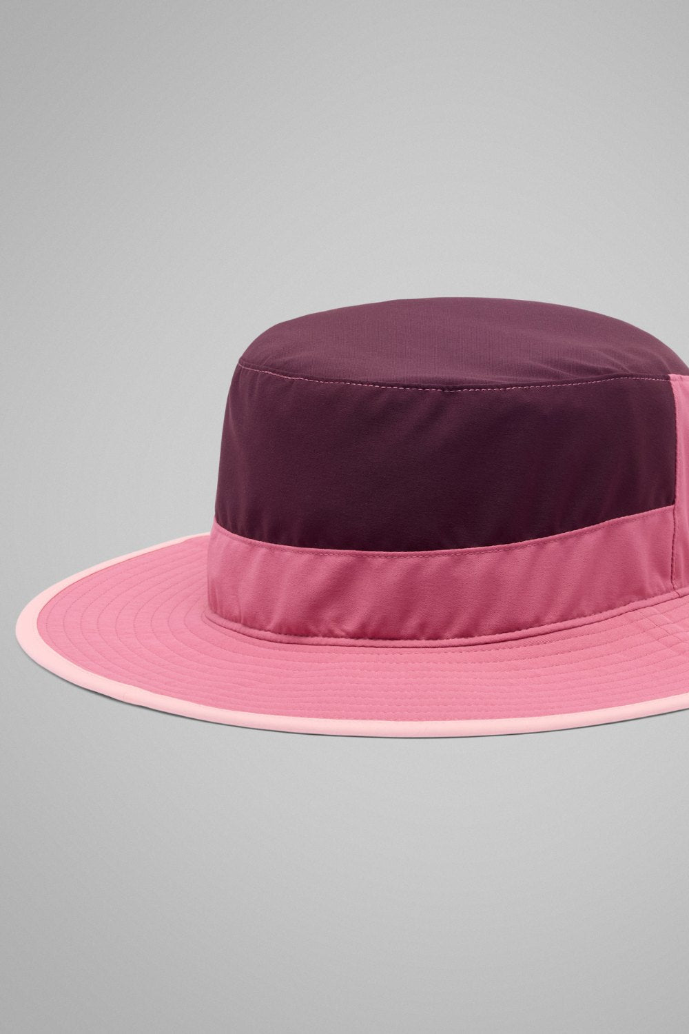 Chapeau anti-UV - Broad Spectrum II Booney en rose et prune, léger, UPF 50+ pour protection solaire efficace.