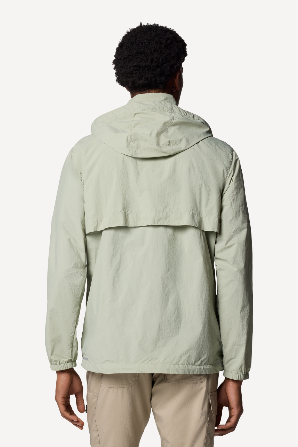 Veste anti-UV légère pour homme, couleur vert clair, offrant protection solaire UPF 50+ et résistance au vent.