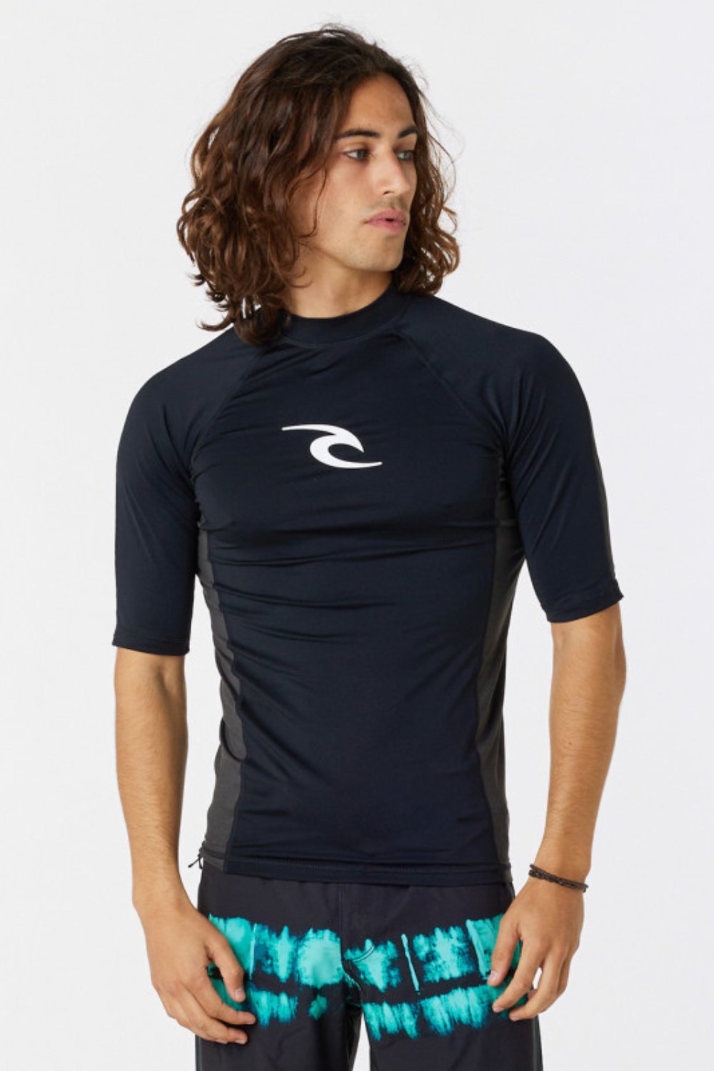 T-shirt de bain anti-UV noir pour homme, UPF 50+, idéal pour les activités aquatiques et la protection solaire.