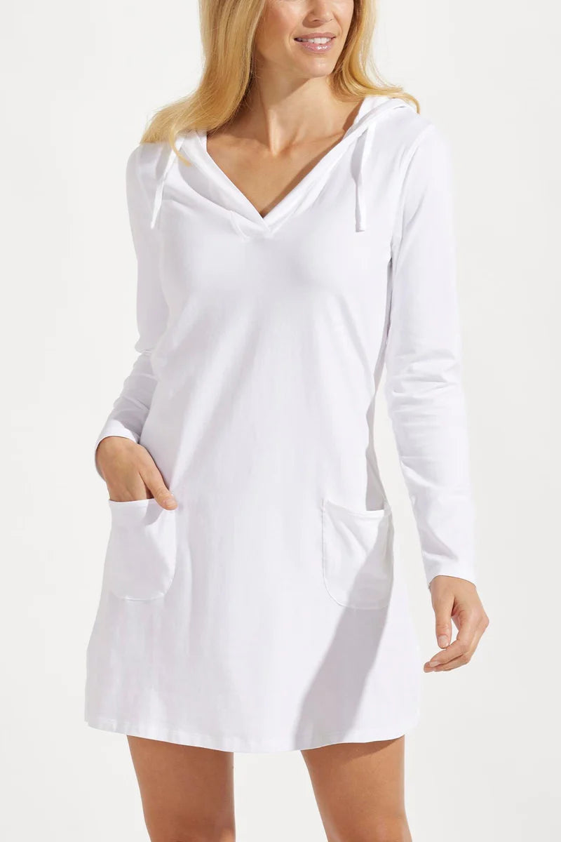 Tunique anti-UV blanche pour femme, à capuche et UPF50+, idéale pour la plage ou les journées décontractées.