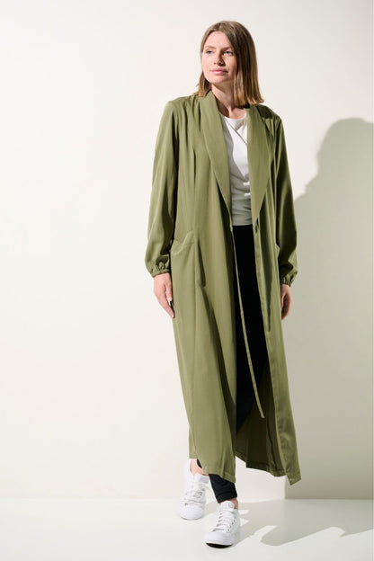 Kimono anti-UV Rimini vert olive long pour femme, léger et fluide, idéal pour la protection solaire en plein air.