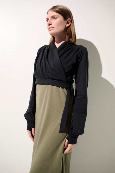 Shrug anti-UV La Rochelle noir pour femme, élégant, léger, offrant protection solaire UPF 50+ pour sorties ensoleillées.