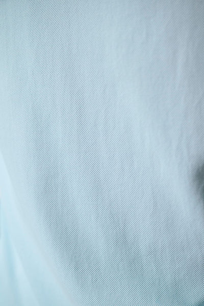 Tissu léger anti-UV bleu clair du polo anti-UV - Augusta, offrant confort et protection solaire UPF 50+.