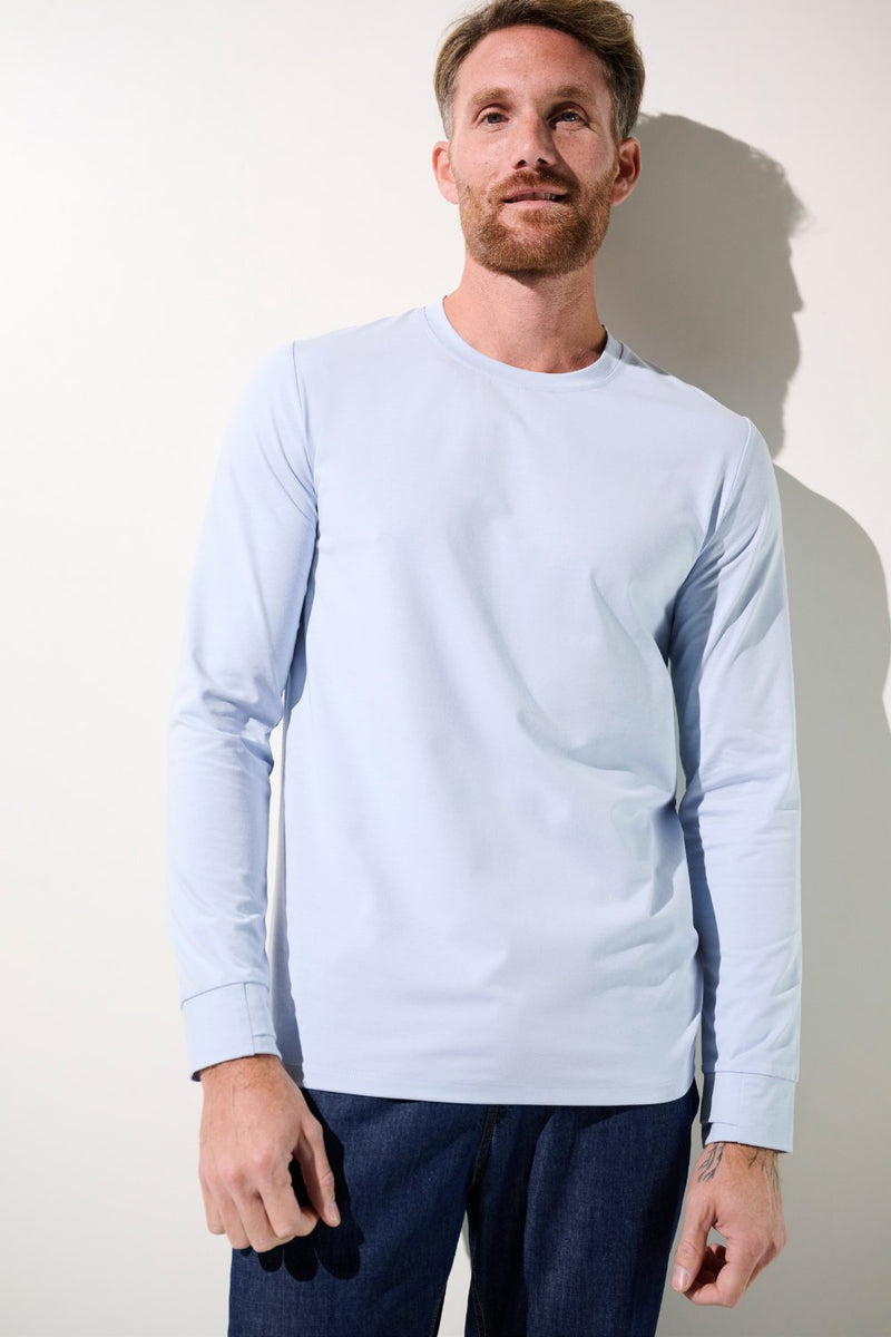 T-shirt anti-UV léger et respirant bleu clair pour homme, UPF 50+ pour protection solaire quotidienne.
