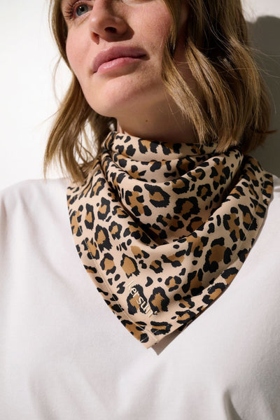 Foulard anti-UV - Positano pour femme, motif léopard élégant et protection solaire UPF 50+.