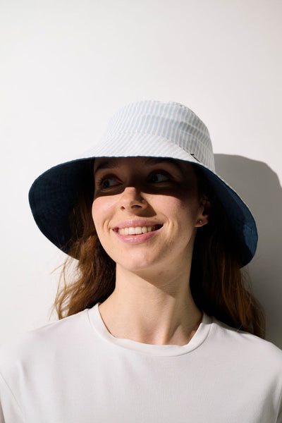 Bob anti-UV - Sylt à rayures bleues pour femme, offrant protection solaire UPF 50+ et confort au quotidien.