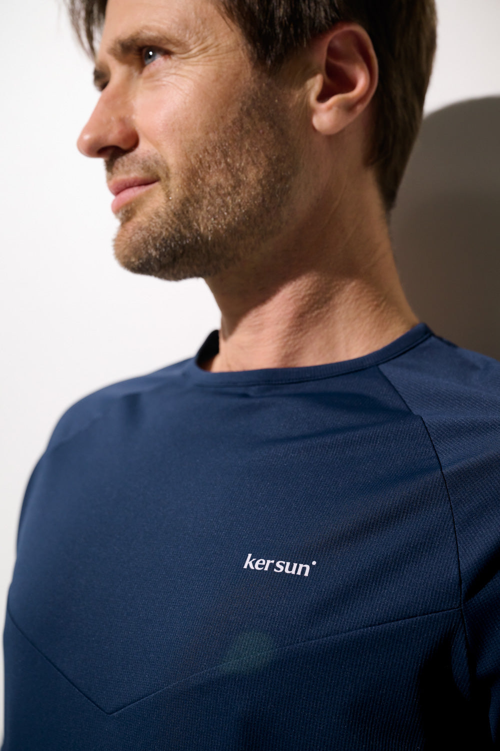 T-shirt anti-UV bleu pour homme, léger et respirant, UPF 50+ de la marque Ker Sun.