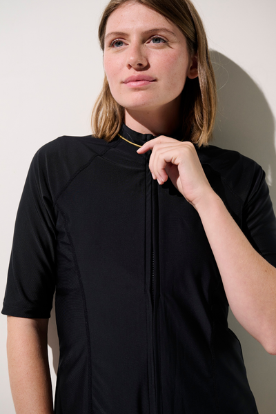 Veste de bain anti-UV - Malta, noire, pour femme, UPF 50+, idéale pour baignade et sports aquatiques.