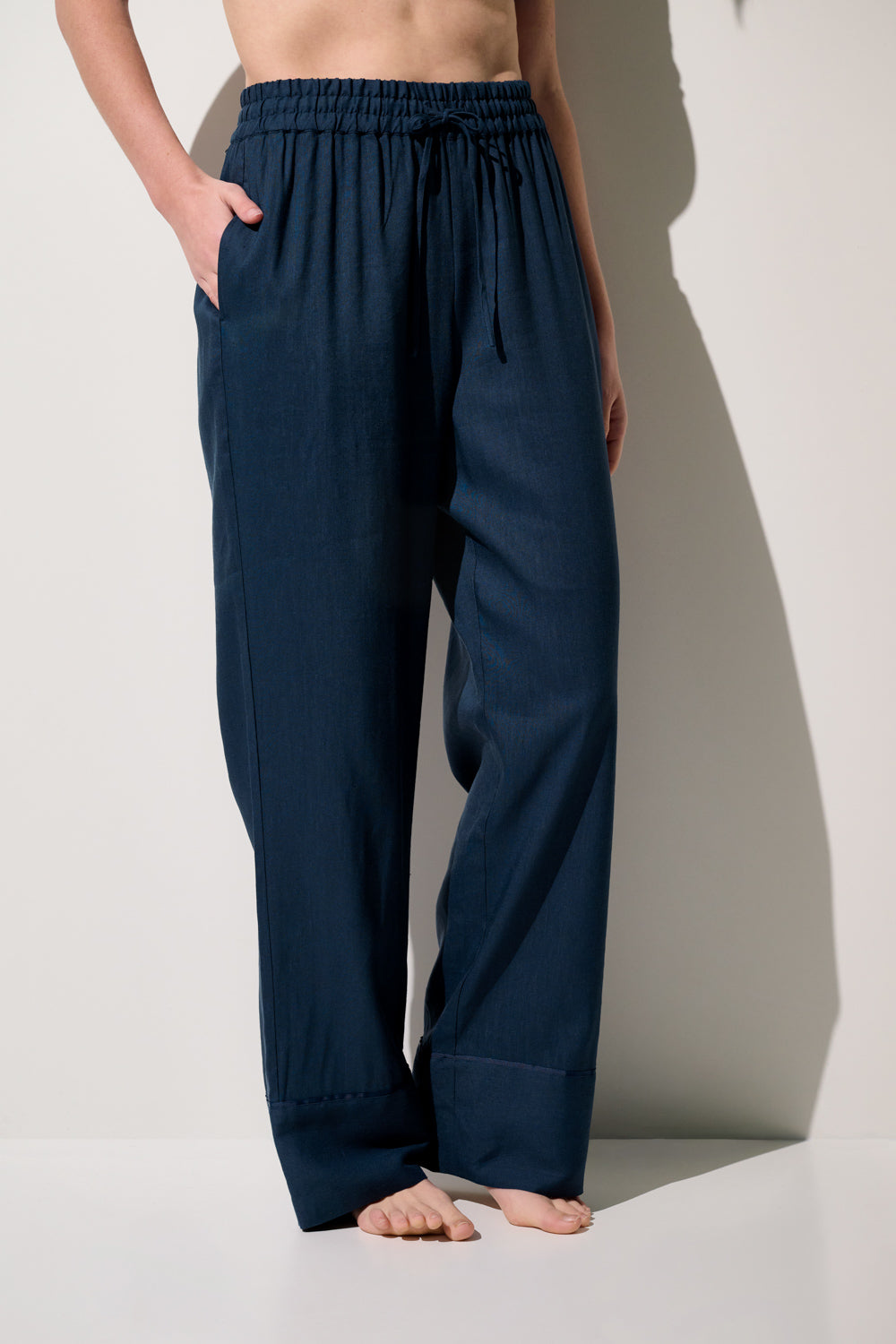 Pantalon anti-UV - Sylt, femme en lin léger bleu marine, confort optimal pour des activités quotidiennes.
