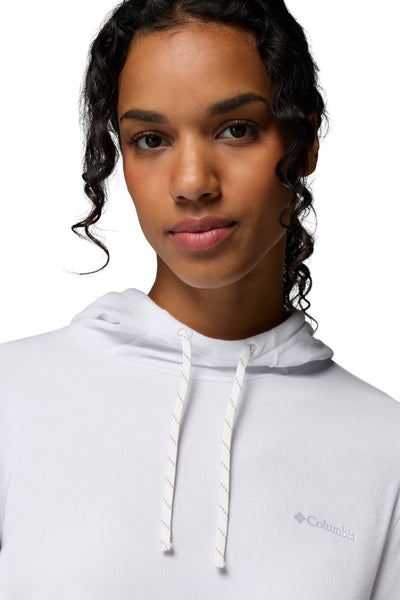 Sweat-shirt anti-UV blanc pour femme, léger et élégamment conçu, avec capuche et protection solaire UPF 50+.