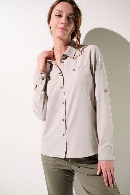 Chemise anti-UV beige Sequoia pour femme, légère et confortable, idéale pour des activités en plein air.