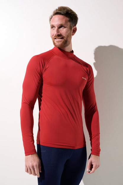 T-shirt de bain anti-UV rouge pour homme, léger et respirant, UPF 50+ pour la protection solaire en milieu aquatique.