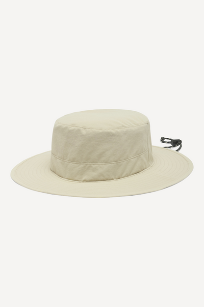 Chapeau anti-UV Columbia beige UPF50+, résistant à l'eau, idéal pour la plage ou les activités en plein air.