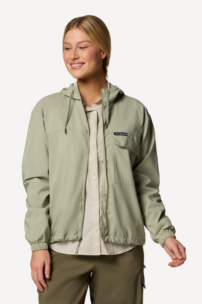 Veste anti-UV verte pour femme, UPF 50+, légère et résistante à l'eau, parfaite pour les aventures en extérieur.