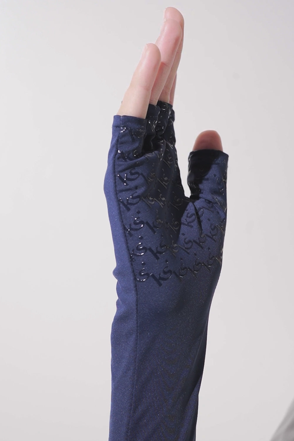 Mitaines à manches anti-UV Mojave pour femme, légères, protection UPF 50+ et élégantes pour activités extérieures.