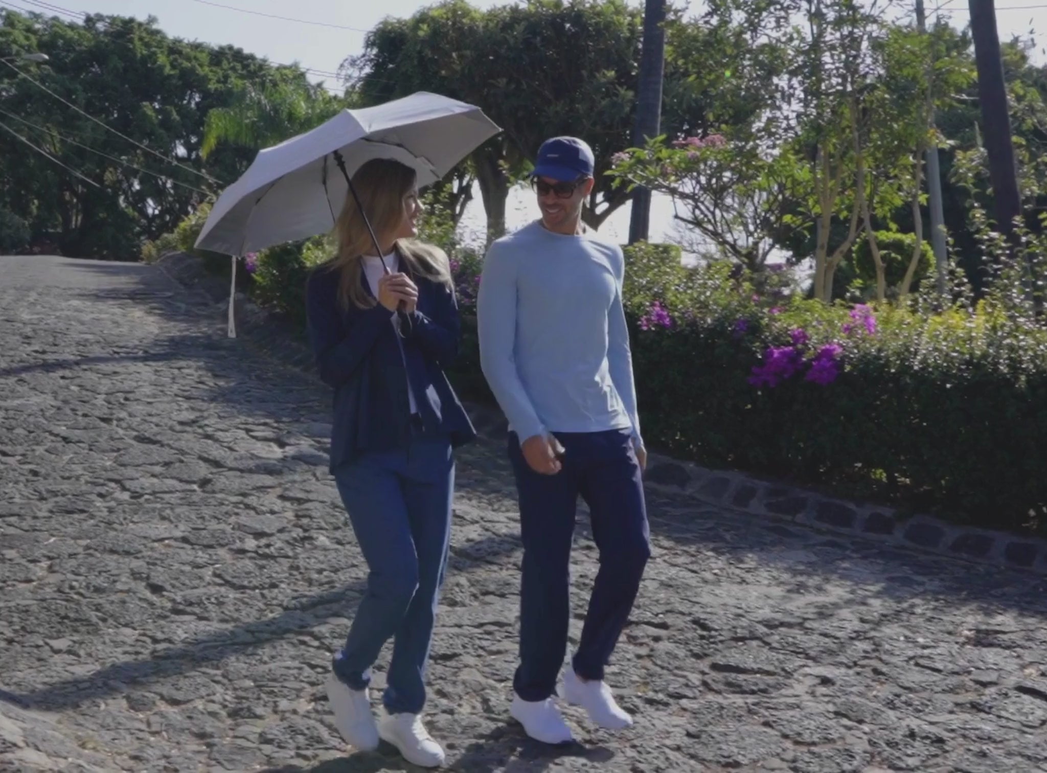 Cargar video: Ker Sun, spécialiste des vêtements anti-UV femme, homme et enfant